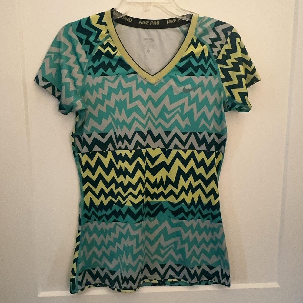 Nike Pro T Shirt  M Green Chevron V Neck Short Sleeve Training Running Workout